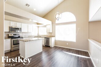 11009 W Frier Dr in Glendale, AZ - Building Photo - Building Photo