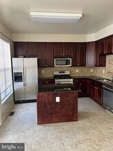 2511 James Maury Dr in Herndon, VA - Foto de edificio - Building Photo