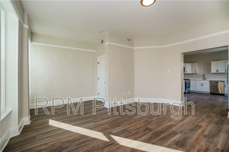 2123 Sidney St in Pittsburgh, PA - Foto de edificio - Building Photo