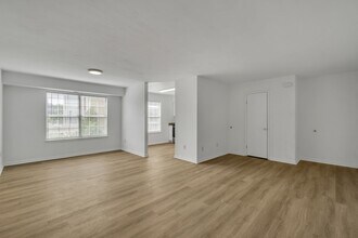 501 Aylesbury Dr in Virginia Beach, VA - Building Photo - Building Photo