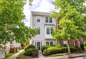 719 Rainier Rd in Charlottesville, VA - Building Photo