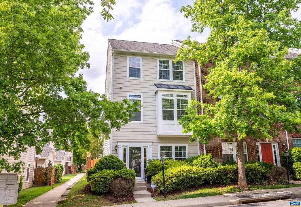 719 Rainier Rd in Charlottesville, VA - Building Photo