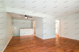 7012 Marlac Dr in Hazelwood, MO - Building Photo - Building Photo