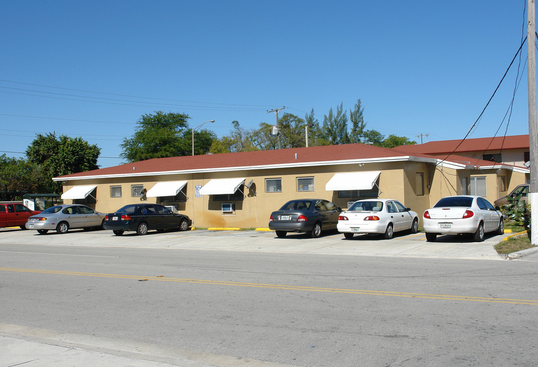 2911 Palm Ave in Hialeah, FL - Building Photo