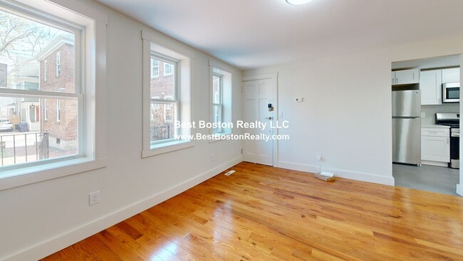 38 Gibson St, Unit 5B in Cambridge, MA - Foto de edificio - Building Photo