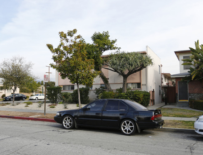 346 N Howard St in Glendale, CA - Foto de edificio - Building Photo