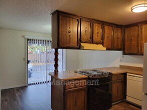 401 NW B St in Grants Pass, OR - Building Photo - Building Photo