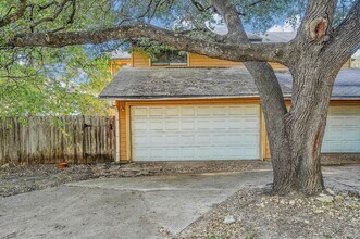 3201 Twinberry Cove in Austin, TX - Building Photo - Building Photo