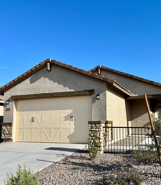 property at 40090 W Wade Dr