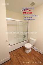 1229 Broadmore Ln in Liberty, MO - Building Photo - Building Photo