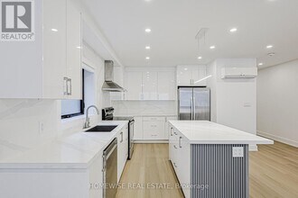 999 Eglinton Ave W in Toronto, ON - Building Photo - Building Photo