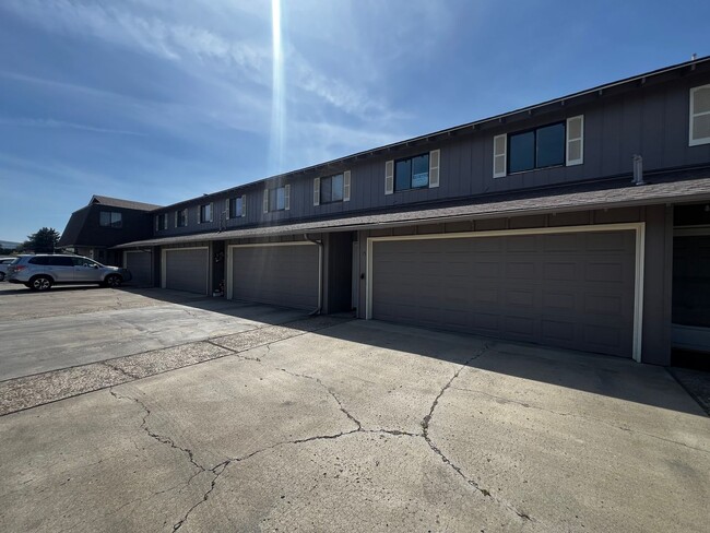 property at 701 S 38th Ave