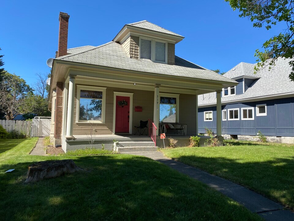 319 E Baldwin Ave in Spokane, WA - Foto de edificio