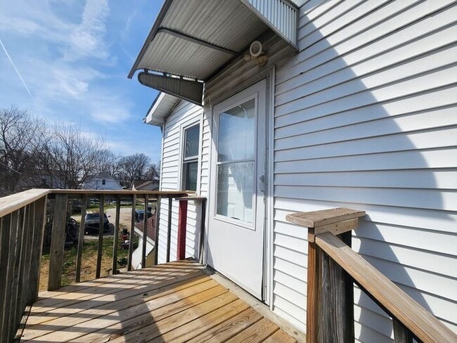 property at 2615 S Center St