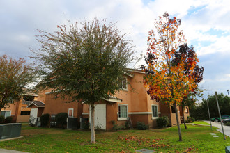 King Square Apartments in Bakersfield, CA - Building Photo - Building Photo