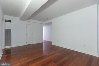 219-29 S 18th St in Philadelphia, PA - Building Photo - Building Photo