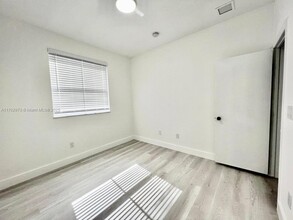 4911 Spinnaker Dr in Fort Lauderdale, FL - Building Photo - Building Photo