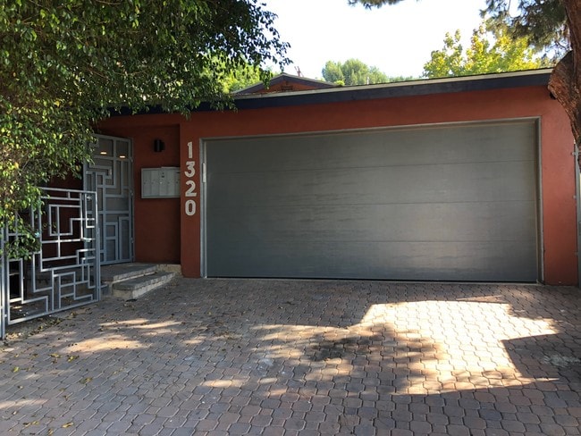 1320 Mohawk St, Unit 2 townhouse