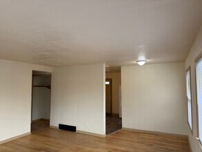 4042 N 100th St in Milwaukee, WI - Foto de edificio - Building Photo