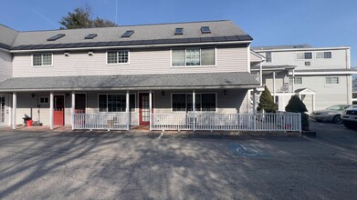 122 Lafayette Road in North Hampton, NH - Building Photo - Interior Photo