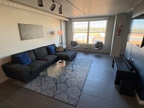 535 W Thomas Rd, Unit 403 in Phoenix, AZ - Foto de edificio - Building Photo