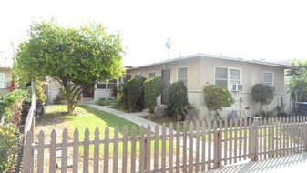 1521-1527 N Parton St in Santa Ana, CA - Building Photo