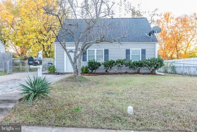 property at 121 Cabbel Dr