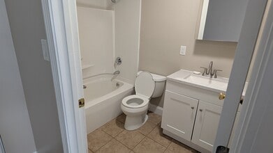 38 Central St, Unit 1 in Ipswich, MA - Building Photo - Building Photo