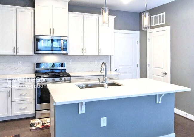 13317 Launders St in Herndon, VA - Building Photo - Building Photo