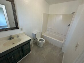 1123 Highland St-Unit -B in Santa Ana, CA - Building Photo - Building Photo