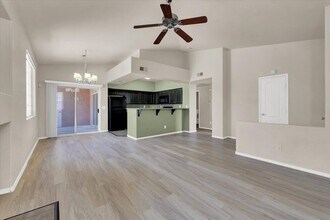 7624 Pacific Hills Ave in Las Vegas, NV - Building Photo - Building Photo