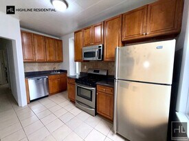 Vernon Blvd @9th St., Unit 2 in Queens, NY - Building Photo