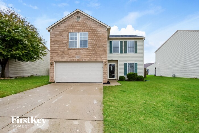 5744 N Jefferson Dr in McCordsville, IN - Building Photo