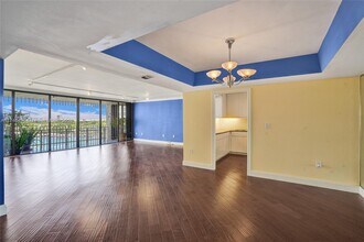 3 Grove Isle Dr in Miami, FL - Building Photo - Building Photo