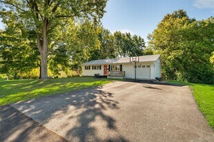 512 High St in Monroe, NY - Building Photo