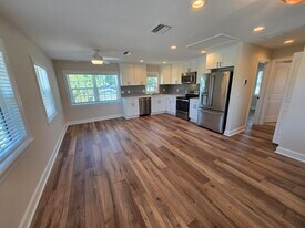 2495 13th Ave N, Unit 1/2 in St. Petersburg, FL - Building Photo