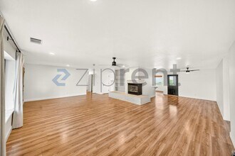 7211 Amanda Way in Hesperia, CA - Foto de edificio - Building Photo