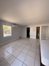 826 Avenida Hermosa in West Palm Beach, FL - Building Photo - Building Photo