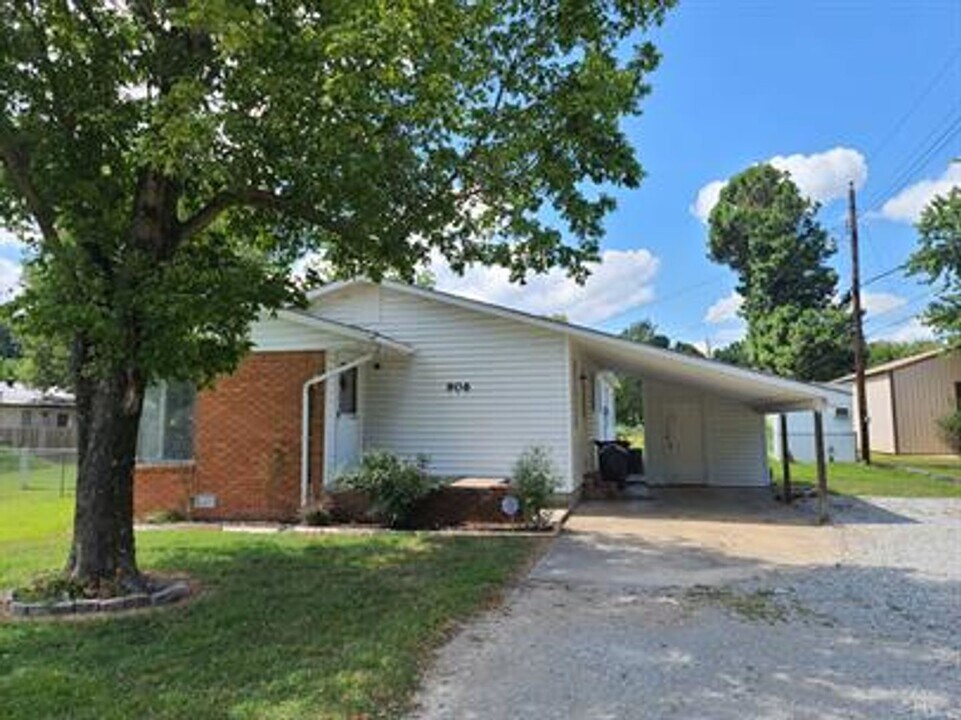 906 Alice St in Paragould, AR - Building Photo