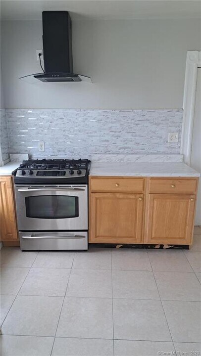 168 Lloyd St in New Haven, CT - Building Photo