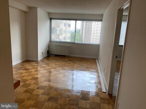 4515 Willard Ave in Chevy Chase, MD - Building Photo - Building Photo