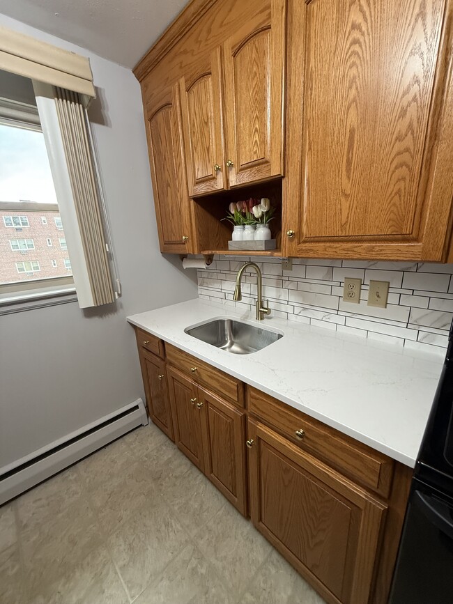 70 Grove Hill St, Unit 3D in New Britain, CT - Building Photo - Building Photo