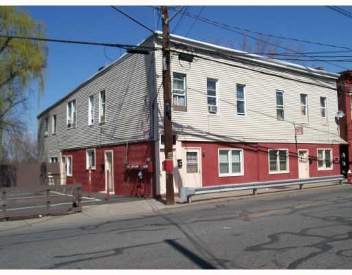 180 Broadway in Haverstraw, NY - Foto de edificio