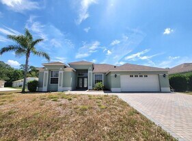 7916 Roundelay Dr in New Port Richey, FL - Building Photo