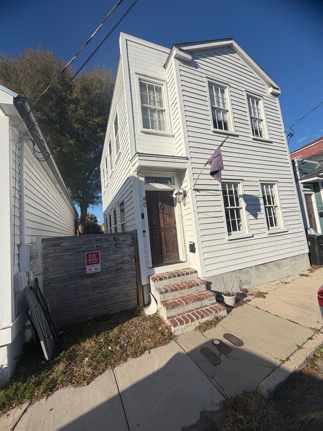 property at 40 Poinsett St