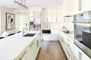 22 Kinmonth Rd in Newton, MA - Building Photo