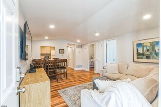 9609 Pacific Ave in Margate City, NJ - Building Photo - Building Photo