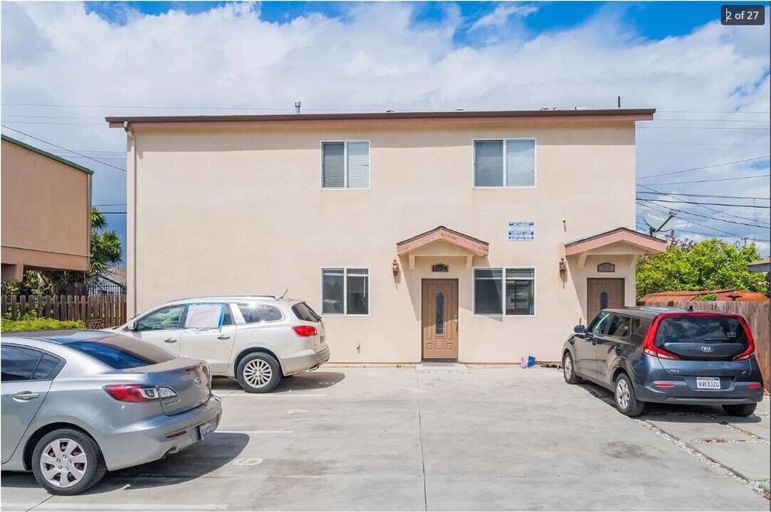 713 W 80th St in Los Angeles, CA - Building Photo