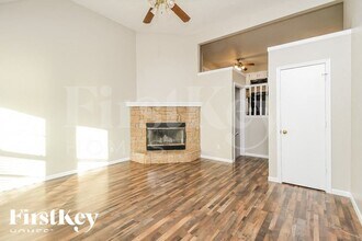 1912 NW 62nd Terrace in Kansas City, MO - Foto de edificio - Building Photo