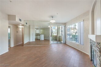 7163 S Durango Dr in Las Vegas, NV - Building Photo - Building Photo